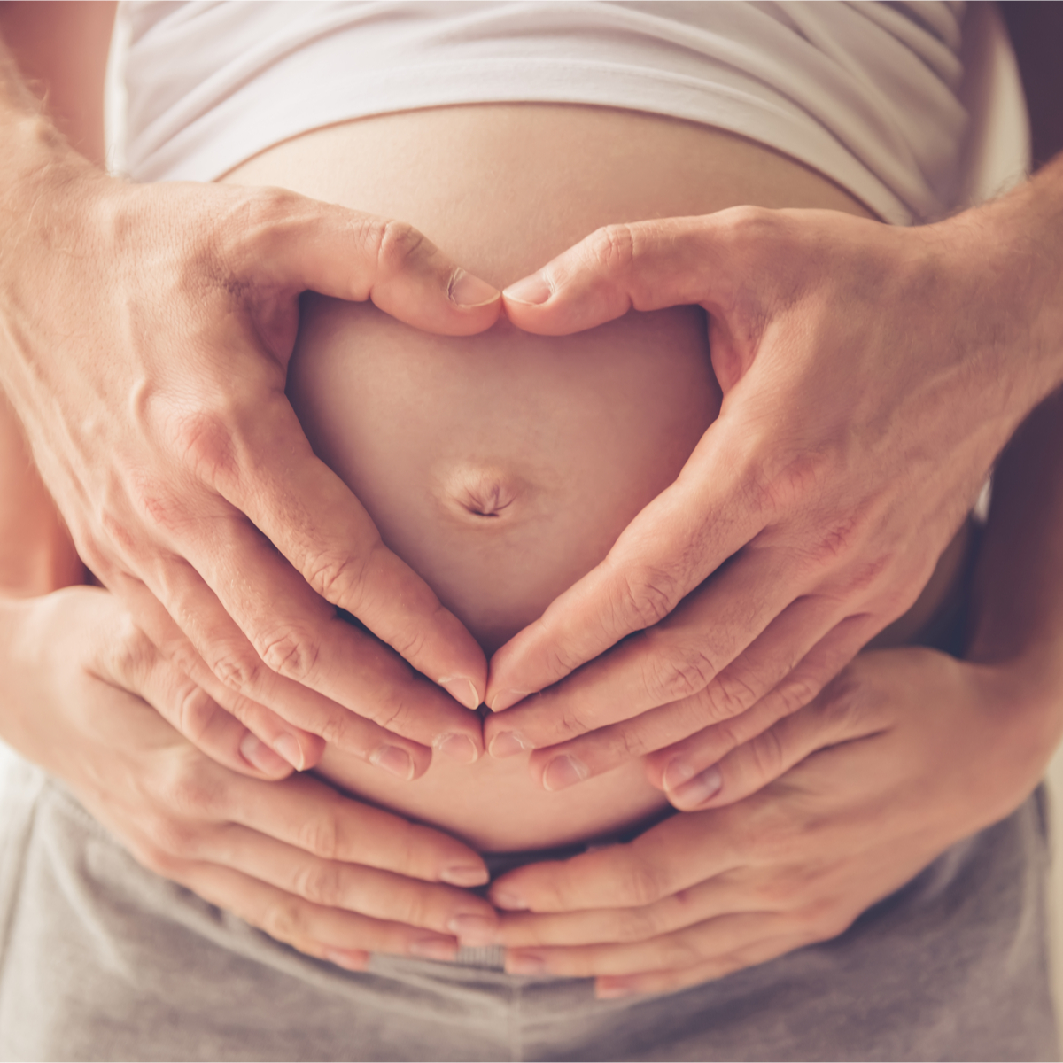 ¿Influye la edad paterna en la salud materna o del feto en el embarazo?